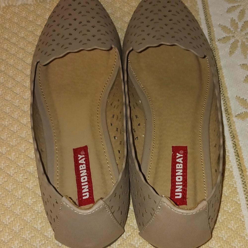 Union Bay Women's Blush Colored Slip on Flats Size 8M - Picture 3 of 11